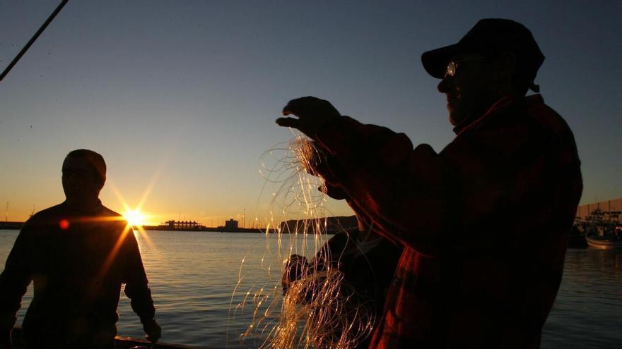 Los pescadores planean amarrar sus barcos y dejar de salir a la mar si no baja el precio del gasóleo