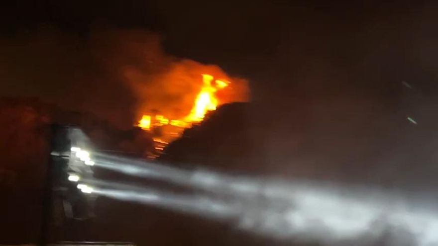 Alarma en Candás por un incendio provocado por los fuegos artificiales