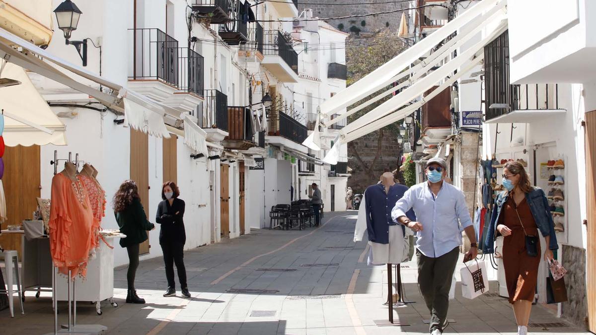 Temperaturas veraniegas y playas llenas en Ibiza