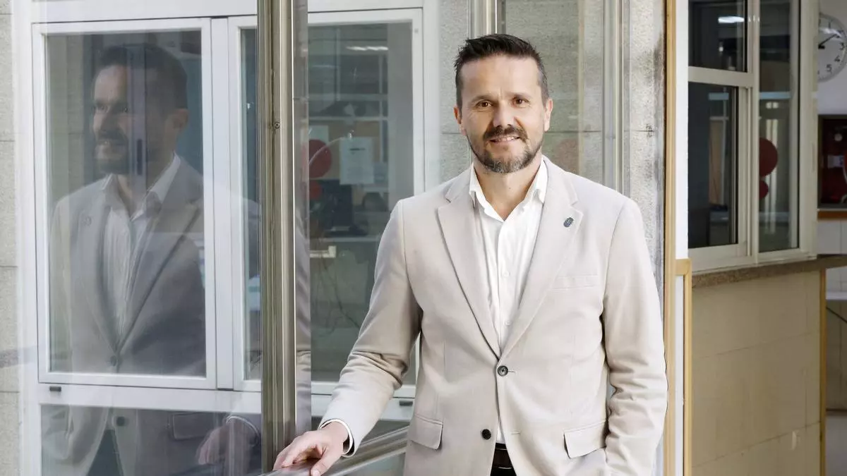 Jacobo Porteiro, candidato de ConSenso: «A ETEA ten que ser un hub de investigación, pero mover facultades crea ineficiencias e problemas loxísticos»