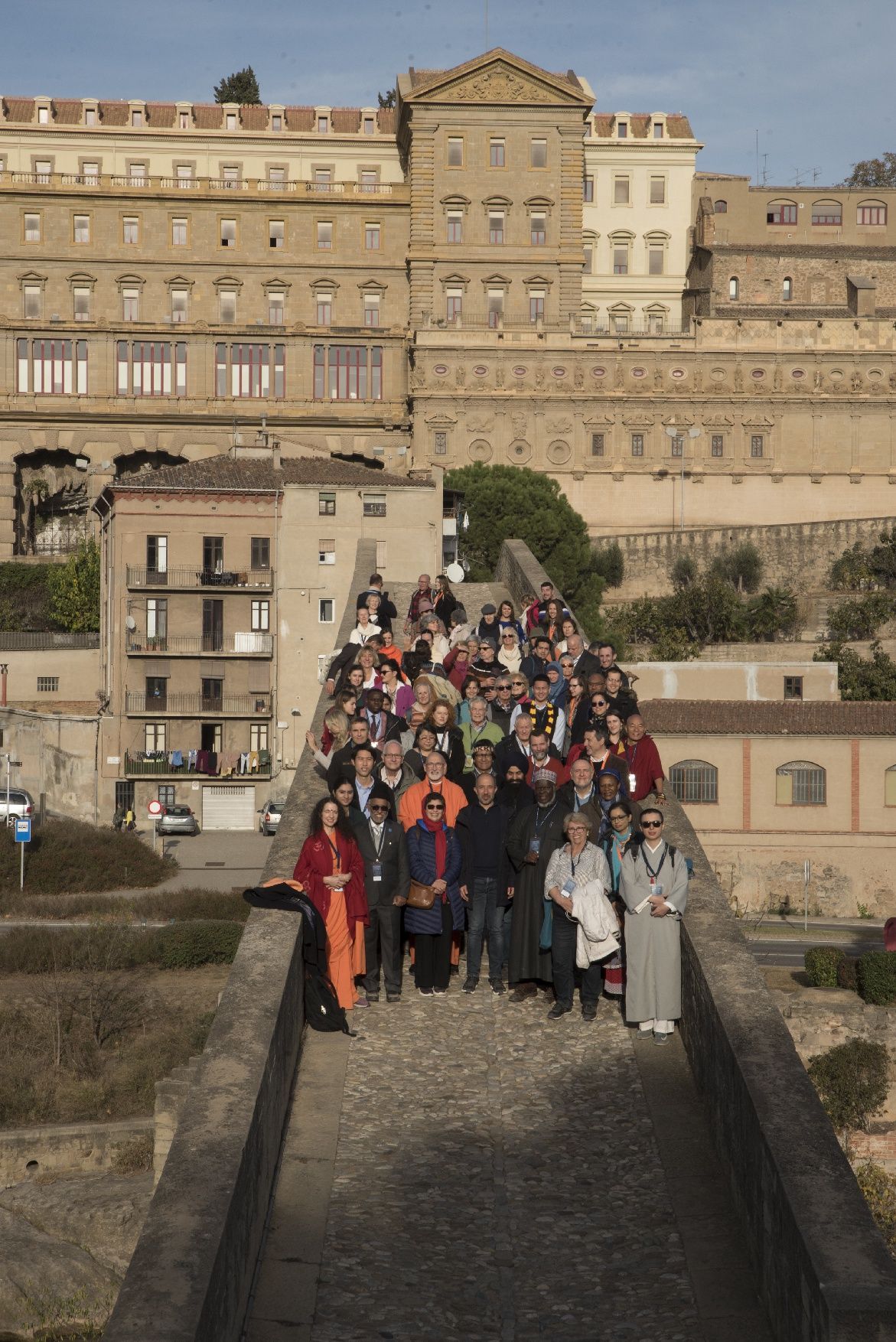 Un centenar de persones pelegrinen de Santa Caterina fins a la Cova per obrir el Fòrum Cruïlla de Camins