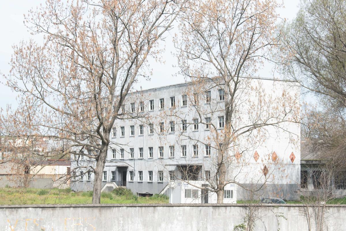 CUARTEL DE AUTOMOVILES A GRELA