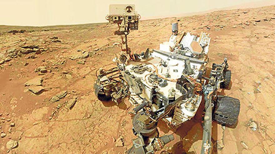 Autorretrato del rover Curiosity en el cráter Gale.