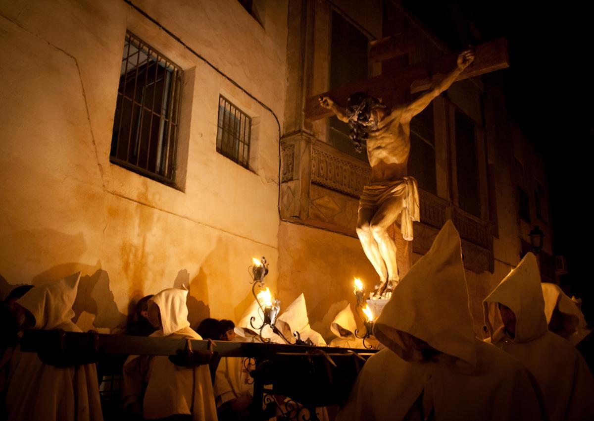 La Semana Santa crevillentina cuenta con unas procesiones sencillas pero ungidas en religiosidad.