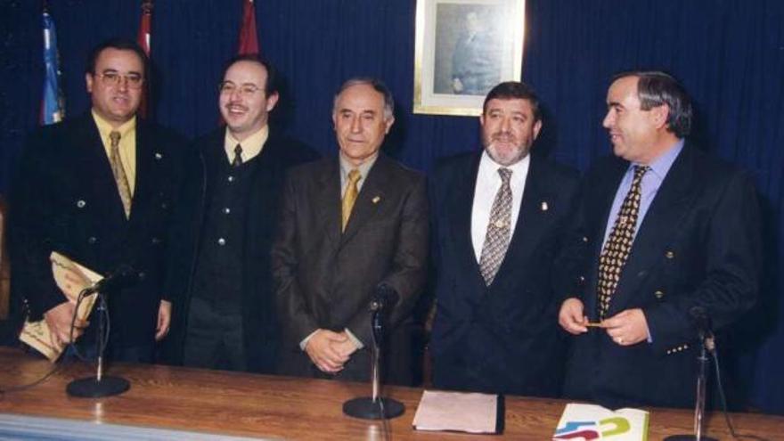 Fenoll y los políticos imputados Morató y Perles, en 1998