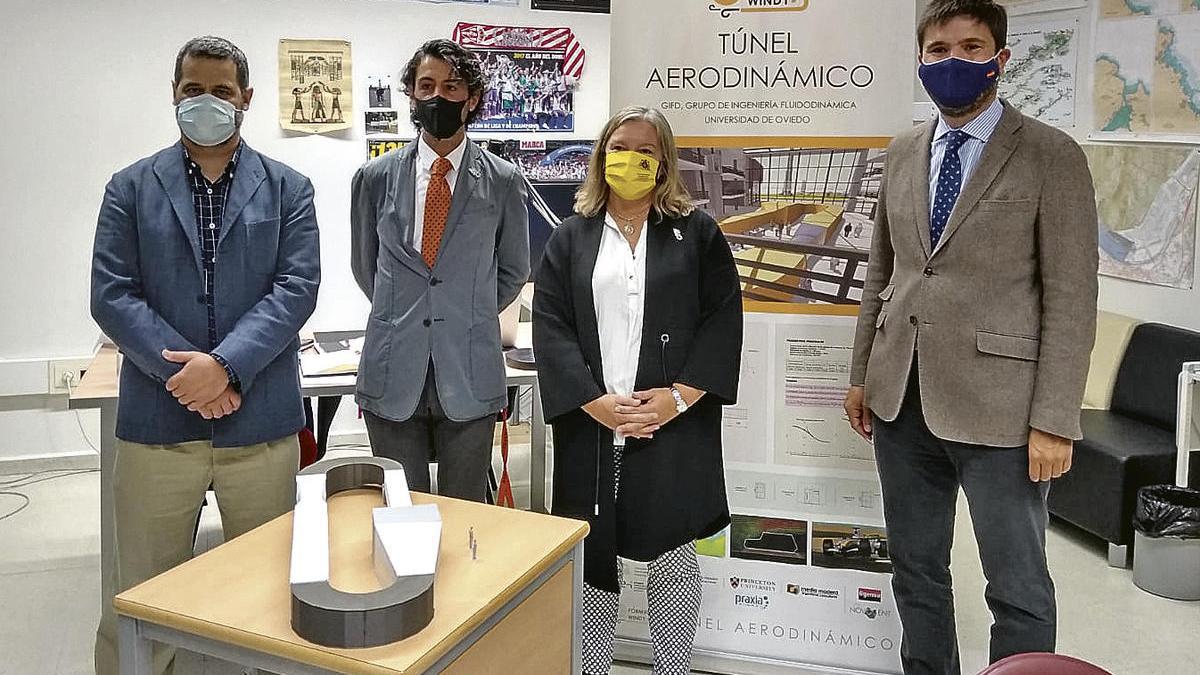 Por la izquierda, Eduardo Blanco, Antonio Navarro, Marta Hernando y Pablo Cuesta, en el campus de Mieres.