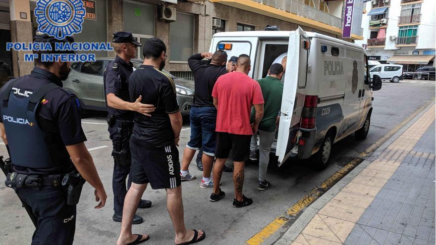 Detienen a cinco personas en Benidorm por extorsionar al dueño de un concesionario