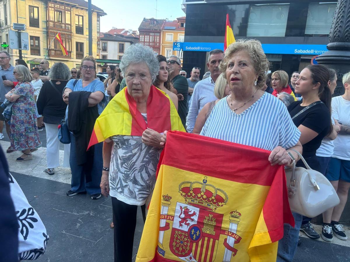 Así fue la concentración de apoyo a Ceuta en Pola de Siero