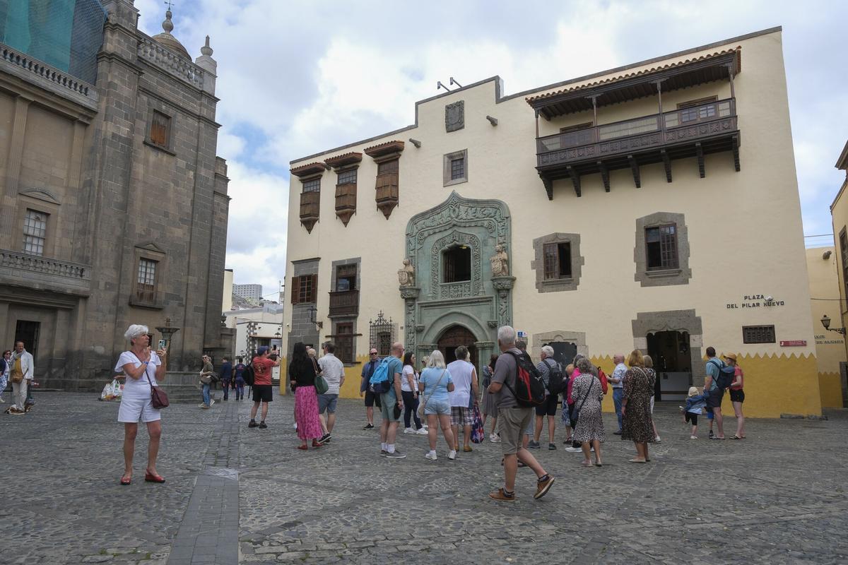 Turistas en el barrio histórico de Vegueta.