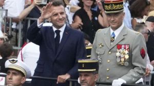 França exhibeix múscul militar i aliances en la desfilada del 14 de juliol
