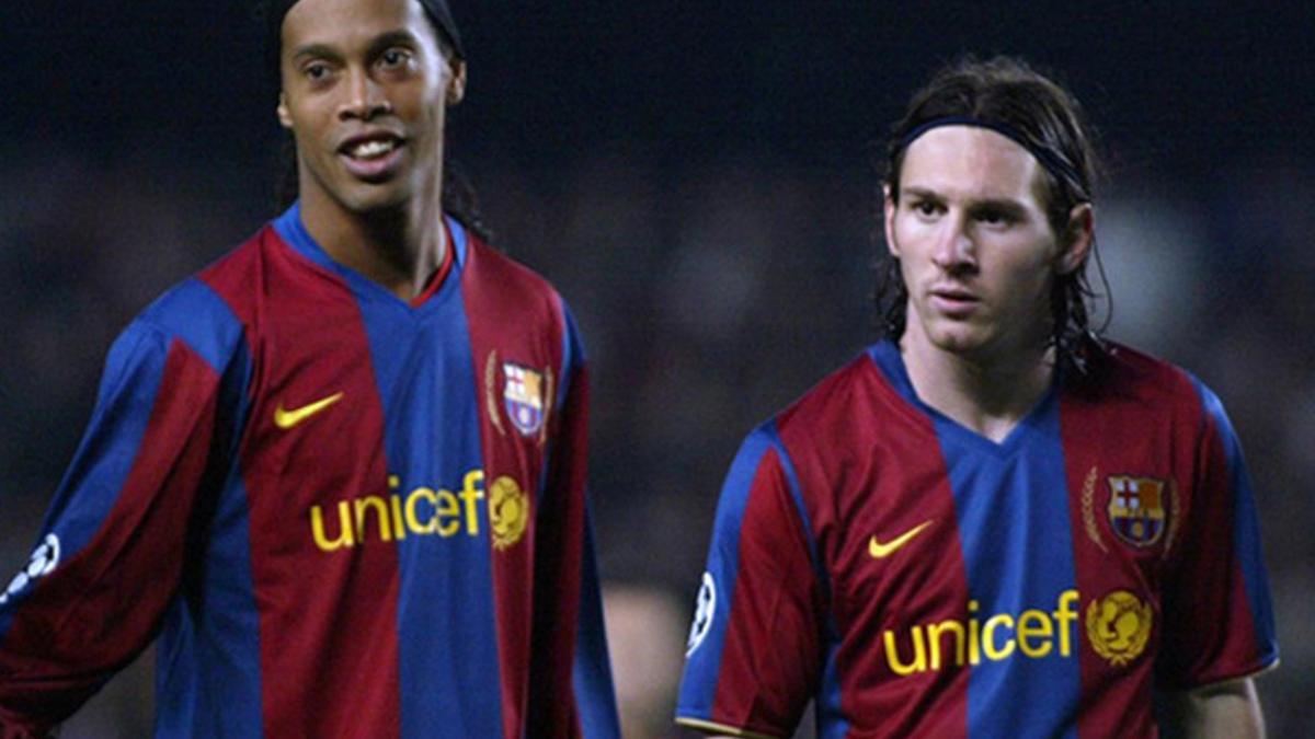 Ronaldinho y Messi en una foto de archivo