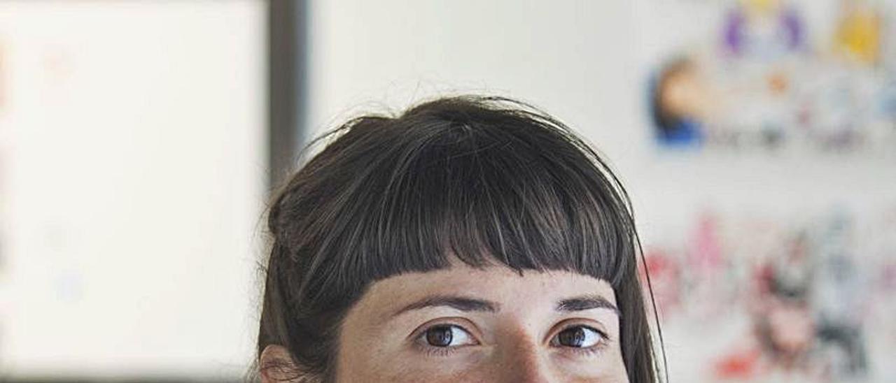 Ana Penyas desvela el lado oscuro del turismo en «Todo bajo el sol»