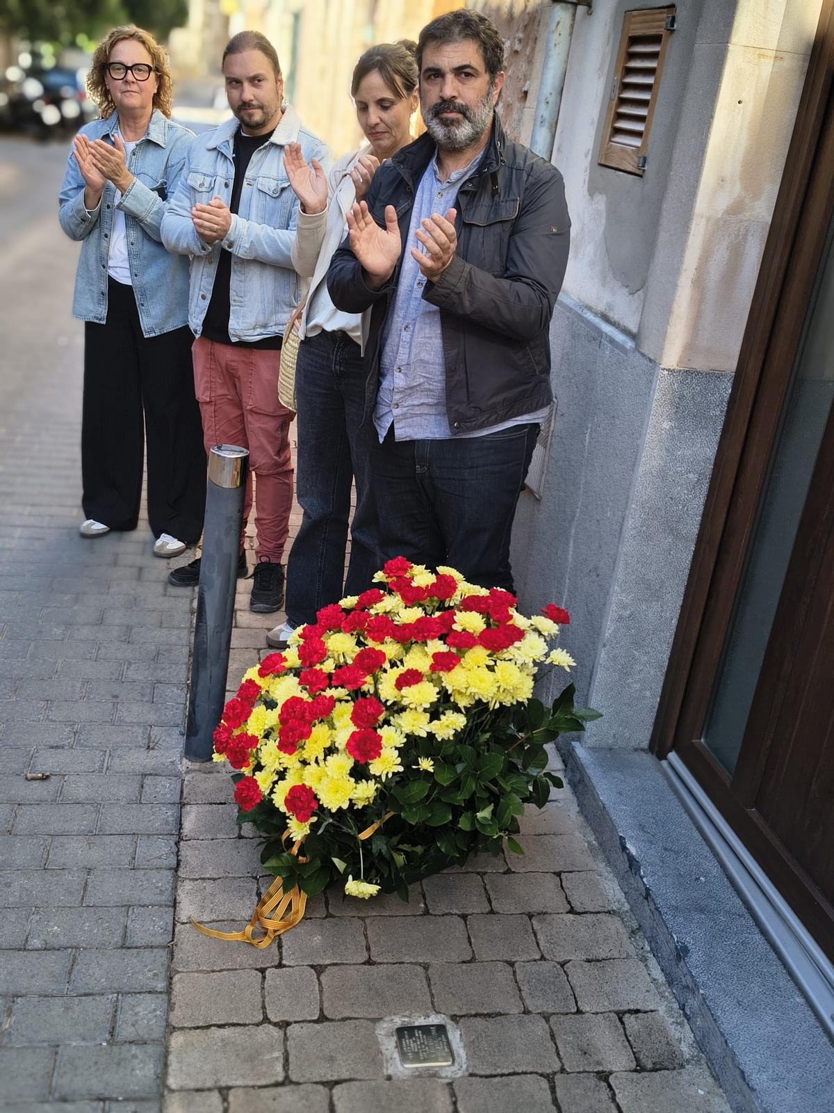 El alcalde Josep Ferrà, en primer término, durante el acto de homenaje a Tomàs Seguí