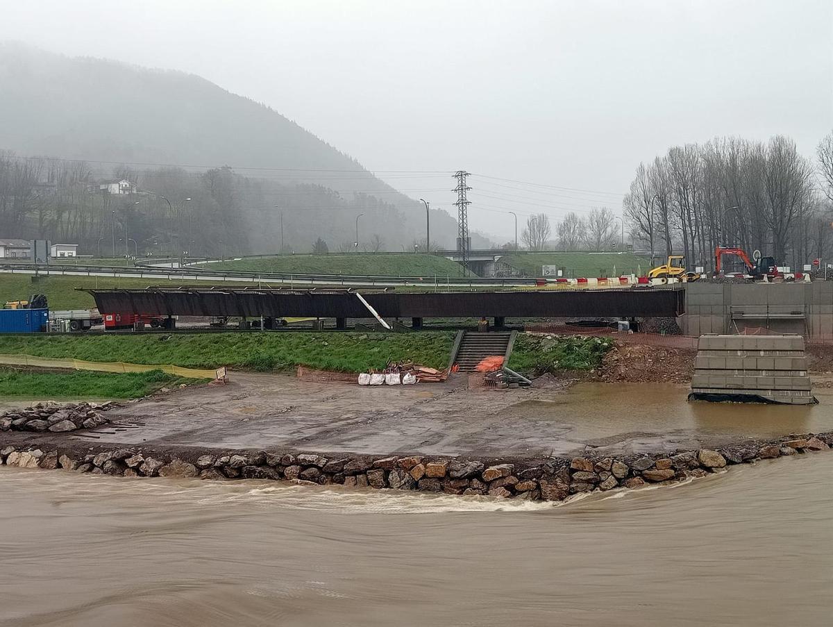 Los tableros para el puente de Arriondas.
