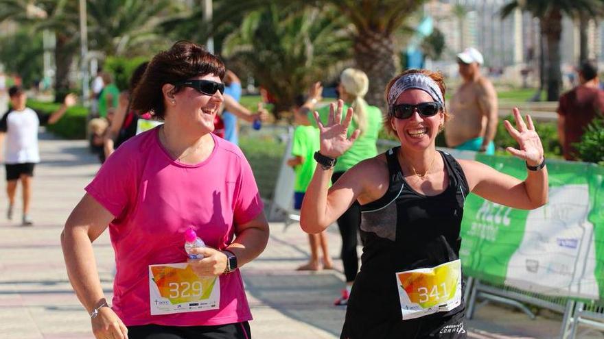 Dos atletas, en una carrera de RunCáncer