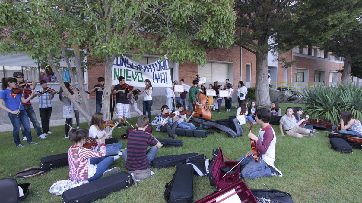 Protesta a las puertas del Conservatorio Profesional de Música de Zamora en una imagen de archivo de 2011.