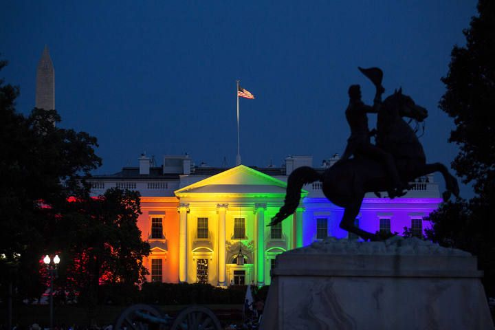 La Casa Blanca ha iluminado su fachada con la bandera arcoiris tras la aprobación del matrimonio homosexual
