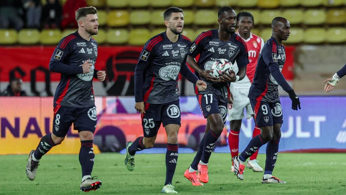 Imagen del Brest después de recortar distancias (2-1) en Mónaco