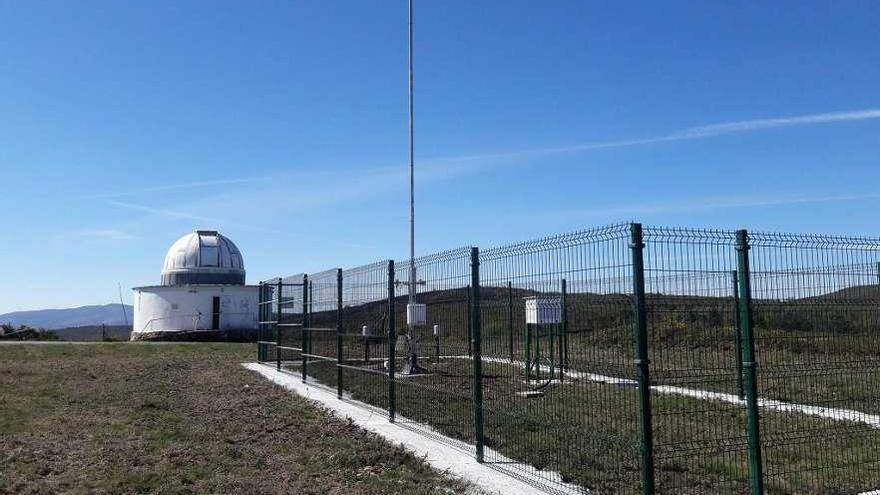 Imagen de la nueva estación meteorológica situada junto al observatorio.