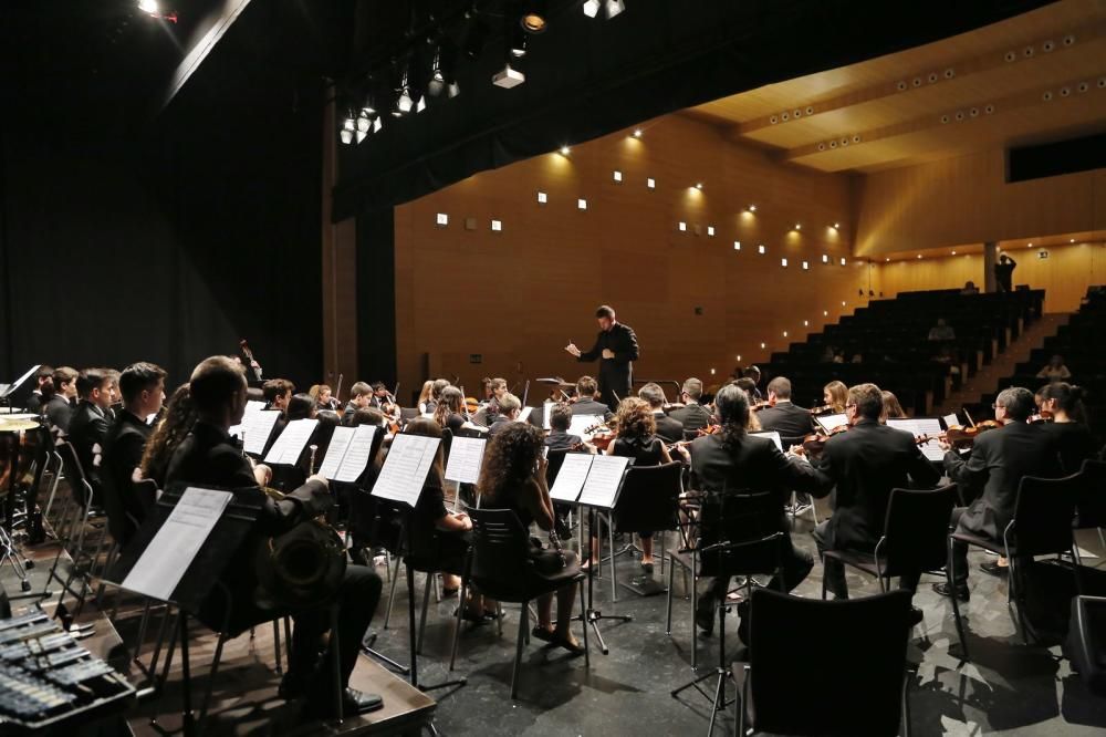 La gran afluencia de público obliga a la Joven Orquesta de Torrevieja a doblar su concierto en el Centro Cultural Virgen del Carmen