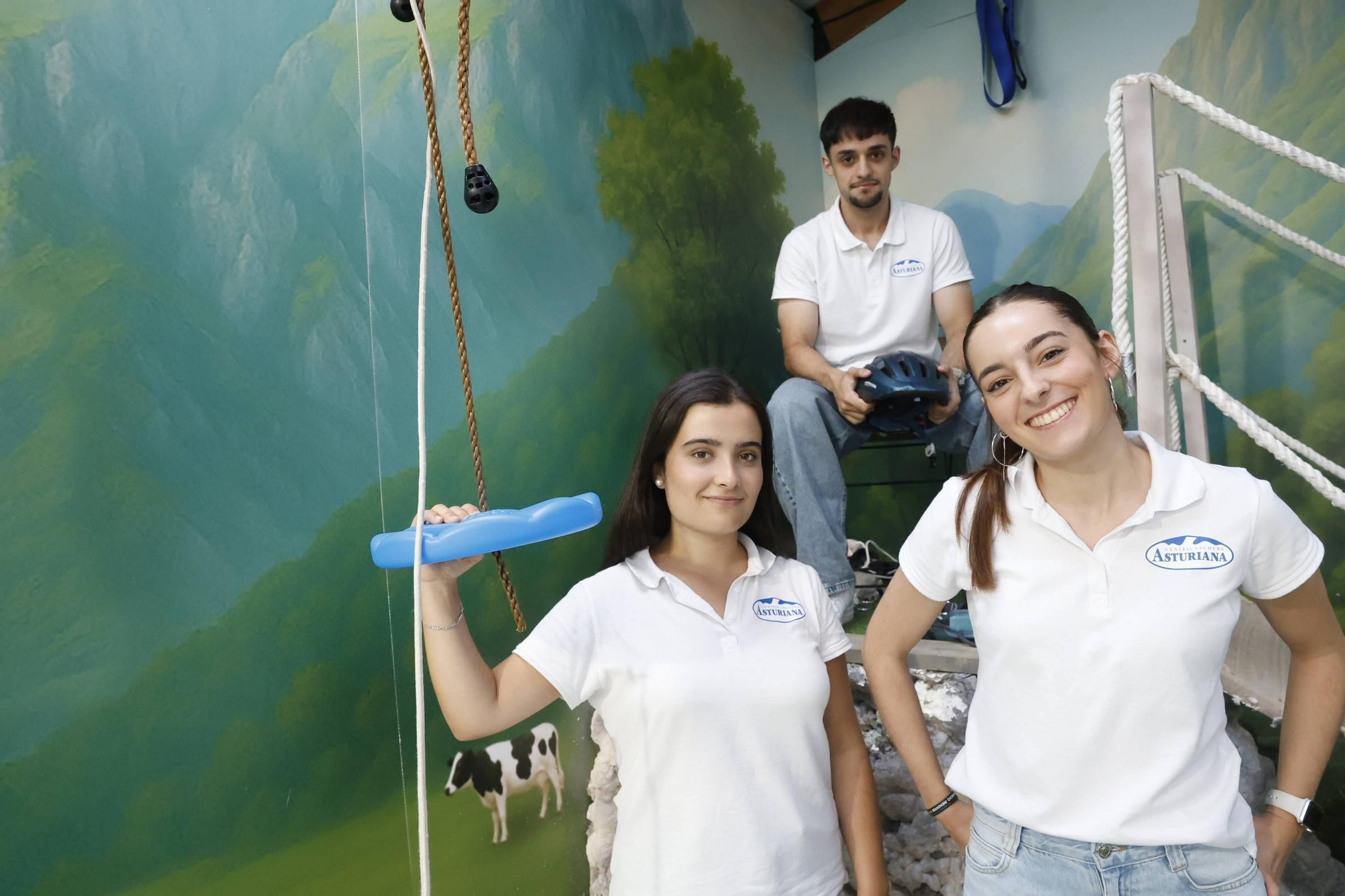 La Feria de Muestras sigue siendo bautismo de fuego laboral para los jóvenes asturianos: &quot;Dinero y experiencia&quot; (en imágenes)