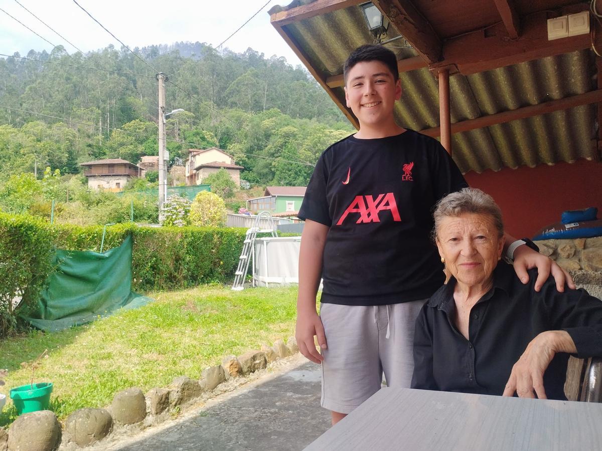 Los vecinos de Peñaflor, Anzo y Sestiello se reponen tras el incendio, en imágenes