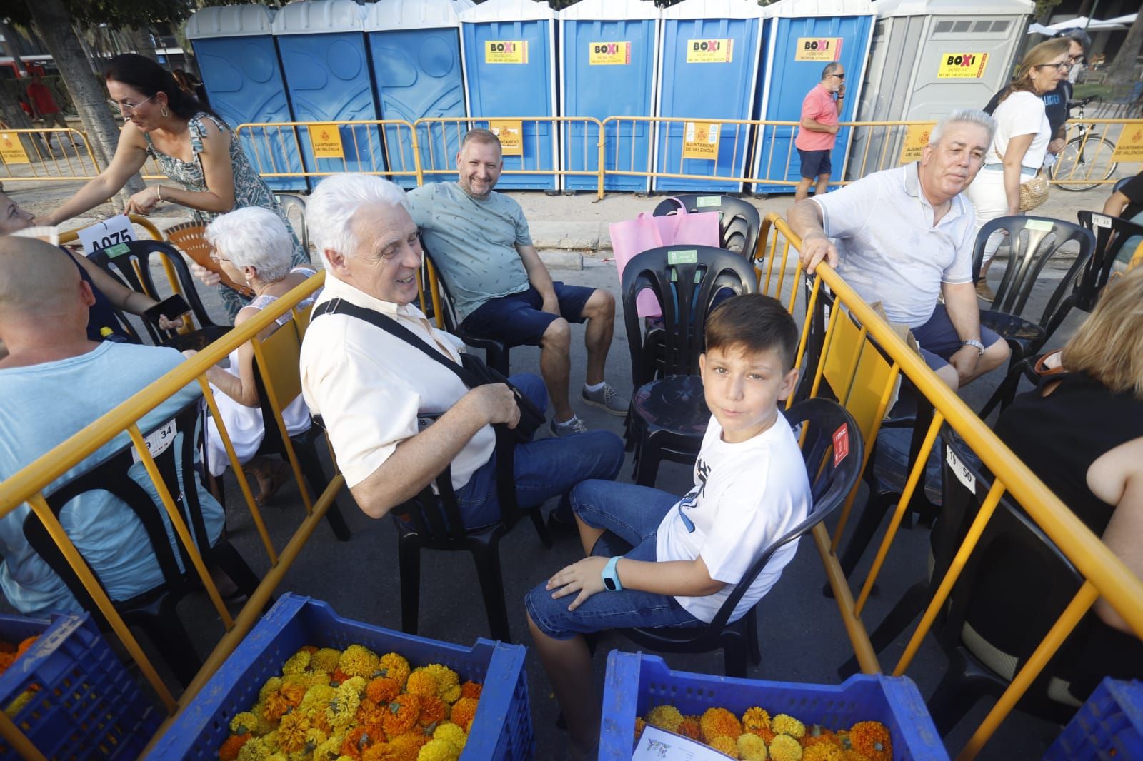 Búscate en los palcos de la Batalla de Flores de València 2022