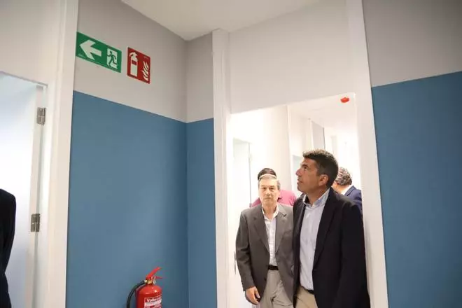 Visita de Mazón al centro de salud Rincón de Loix en Benidorm
