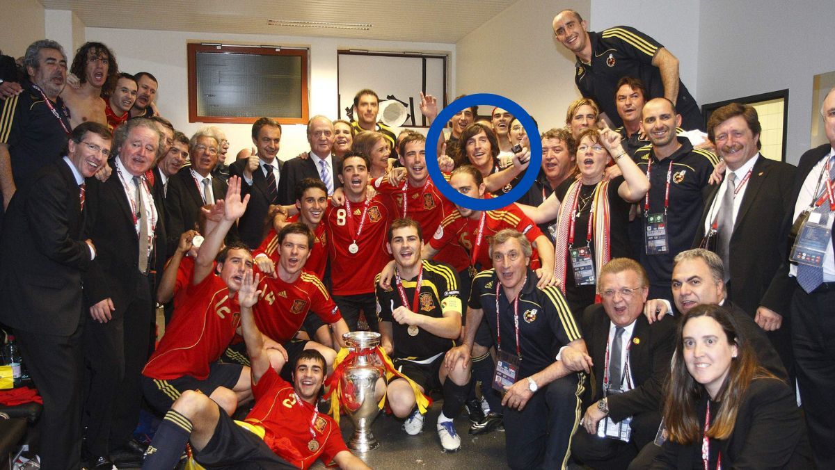 Javier Enríquez, hijo de José María Enríquez Negreira, durante la celebración de la Eurocopa 2008 ganada por España.