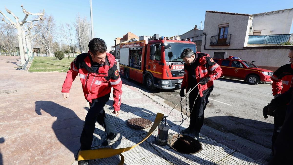 Así trabajan la UME, Protección Civil y los Bomberos en la riada del Ebro