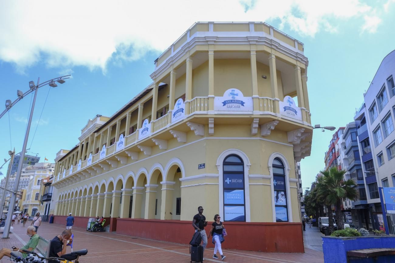 Edificios que forman parte del BIC Frente Ecléctico de Las Canteras