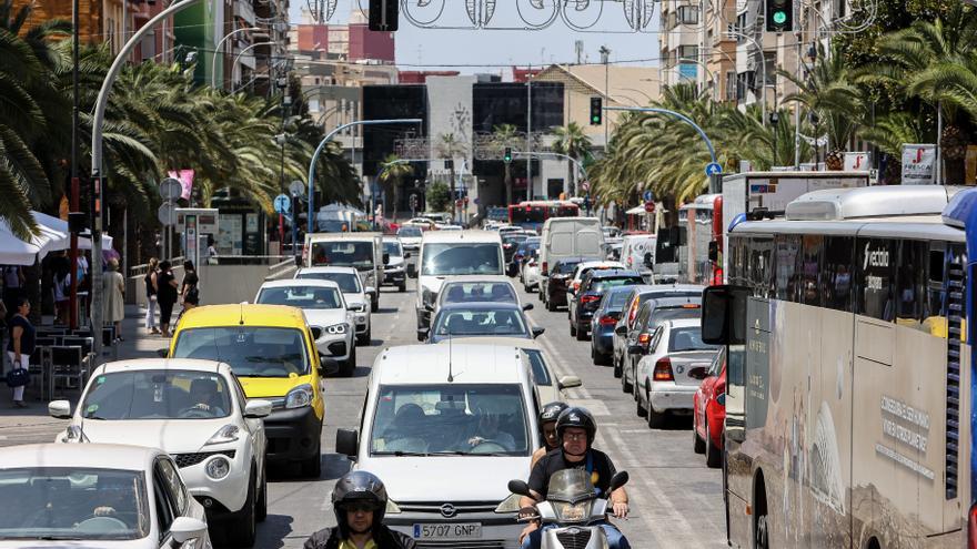 Los hoteleros de Alicante denuncian improvisación y opacidad por los cortes de tráfico en la fachada litoral