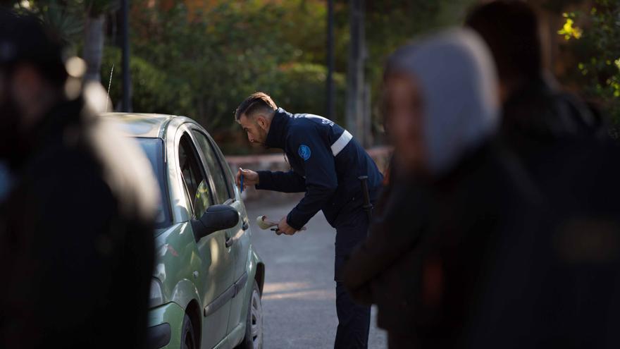 Comienza el dispositivo para desalojar a más de un centenar de okupas de Punta Arabí en Ibiza