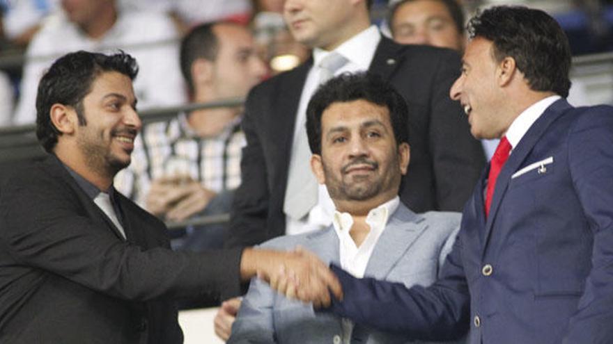 Imagen de Shatat, Al-Thani y Quique Pina en el palco.