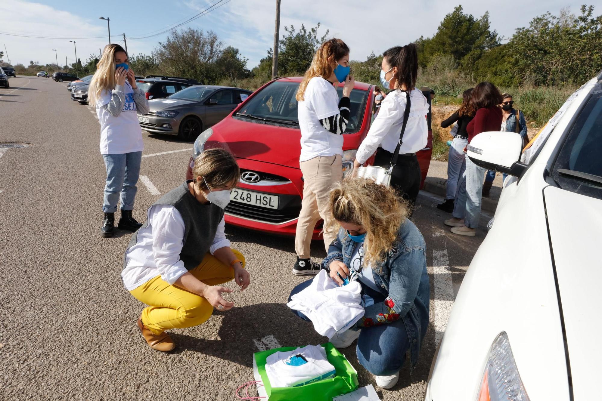 Una caravana reclama en las calles de Ibiza mejoras salariales para los sanitarios