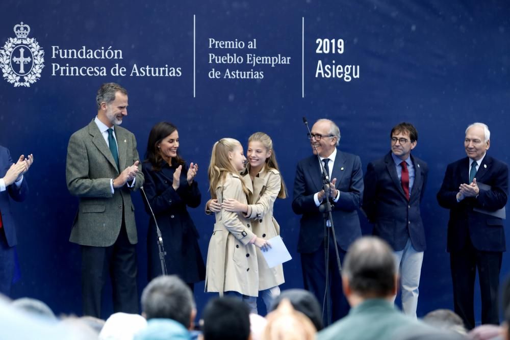 Así fue la visita real a Asiegu, Pueblo Ejemplar