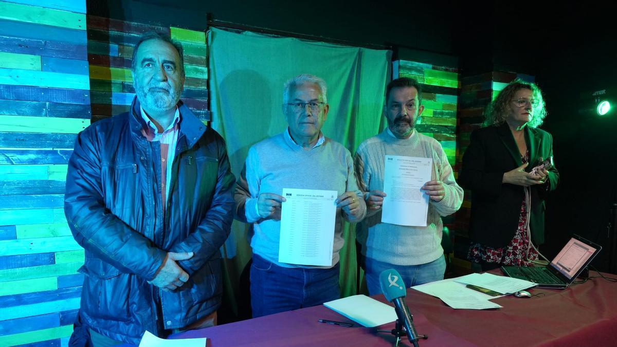 Juan Carlos Lima, presidente de Núcleos Urbanos Secundarios, Anselmo Solana, presidente de la Federación de Asociaciones y Poblados Siglo XXI, José Manuel Núñez, presidente de Facua e Inmaculada Marín, presidenta de Opaex.