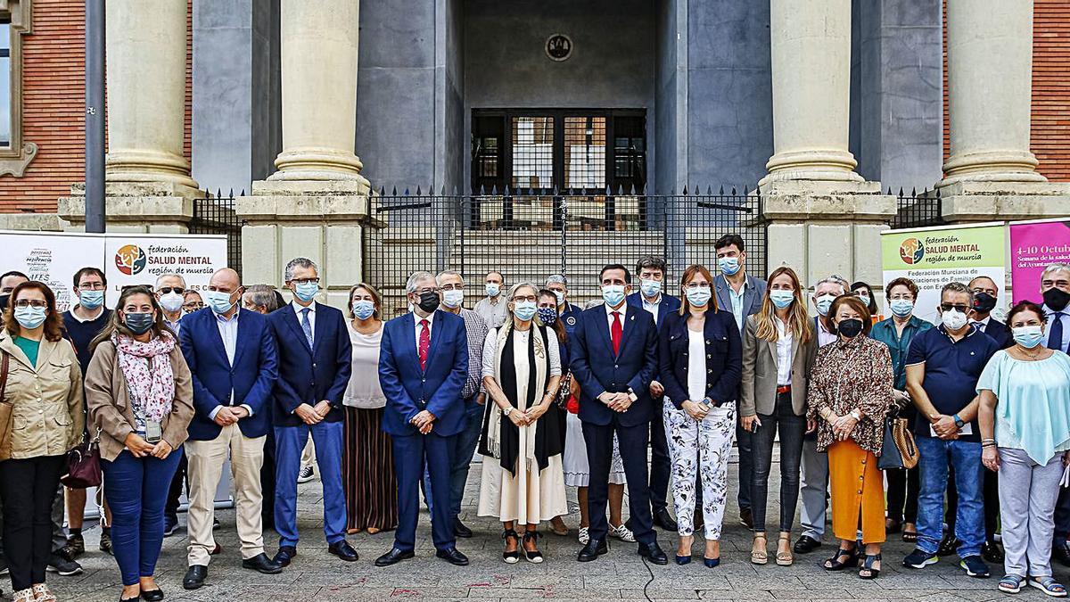 Acto de conmemoración del Día de la Salud Mental 2021, ayer, en la plaza de la Merced. | CARM