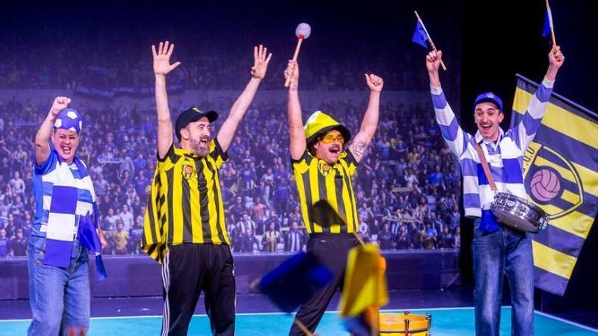 Una escena de 'Gool', el espectáculo con el que la compañía Yllana visitará el Teatro Principal del 2 al 5 de julio.