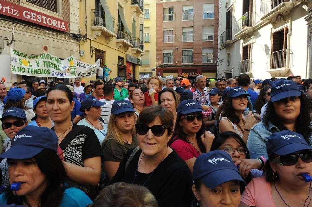 Gran protesta de los agricultores frente a la CHS