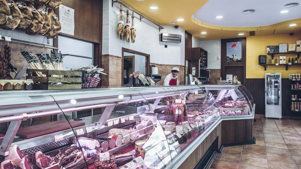 La carnicería Toribio de Xirivella ofrece sus productos con la misma calidad de siempre para que sus clientes.