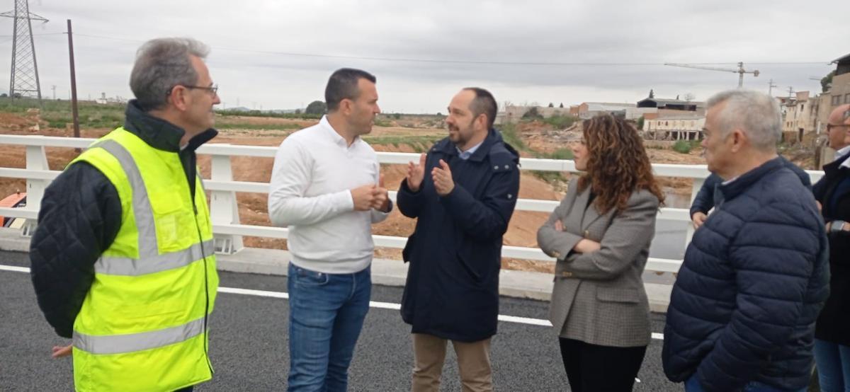 Luján hablando con Mompó en Aldaia.