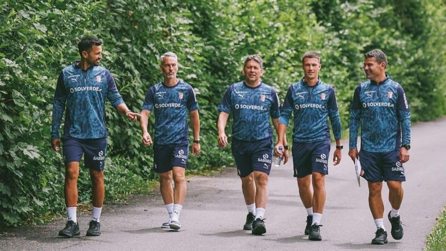 Willy Alonso (centro) junto al resto del staff del SC Braga en tierras austríacas. | SC Braga