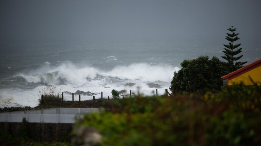 El año comienza con once provincias en riesgo por viento, lluvias y oleaje