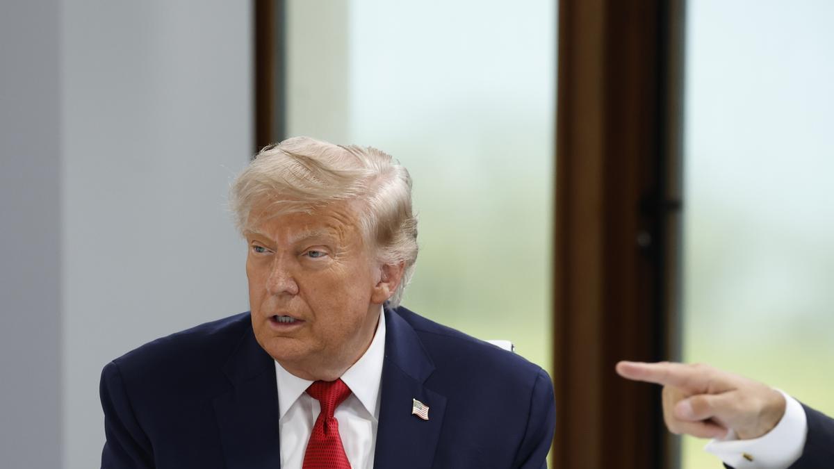 Donald Trump bromea con que es “el jefe” en la cumbre del G7