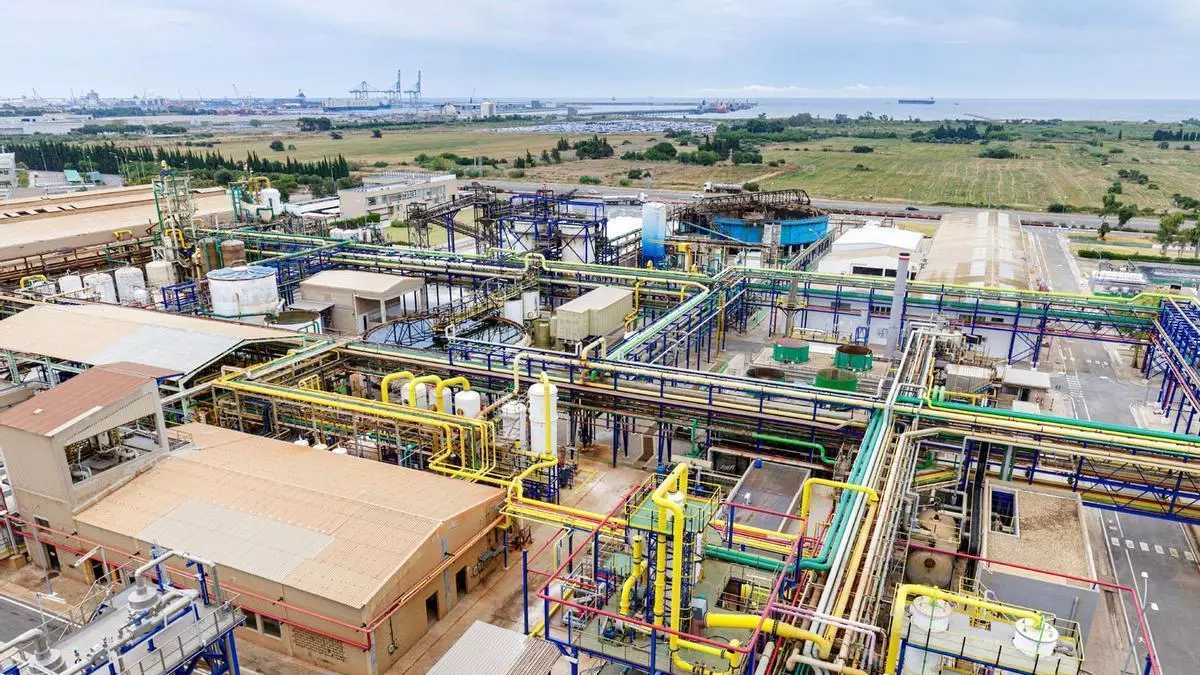 Ercros descarbonizará su planta de Tarragona con un préstamo de 20 millones del ICF