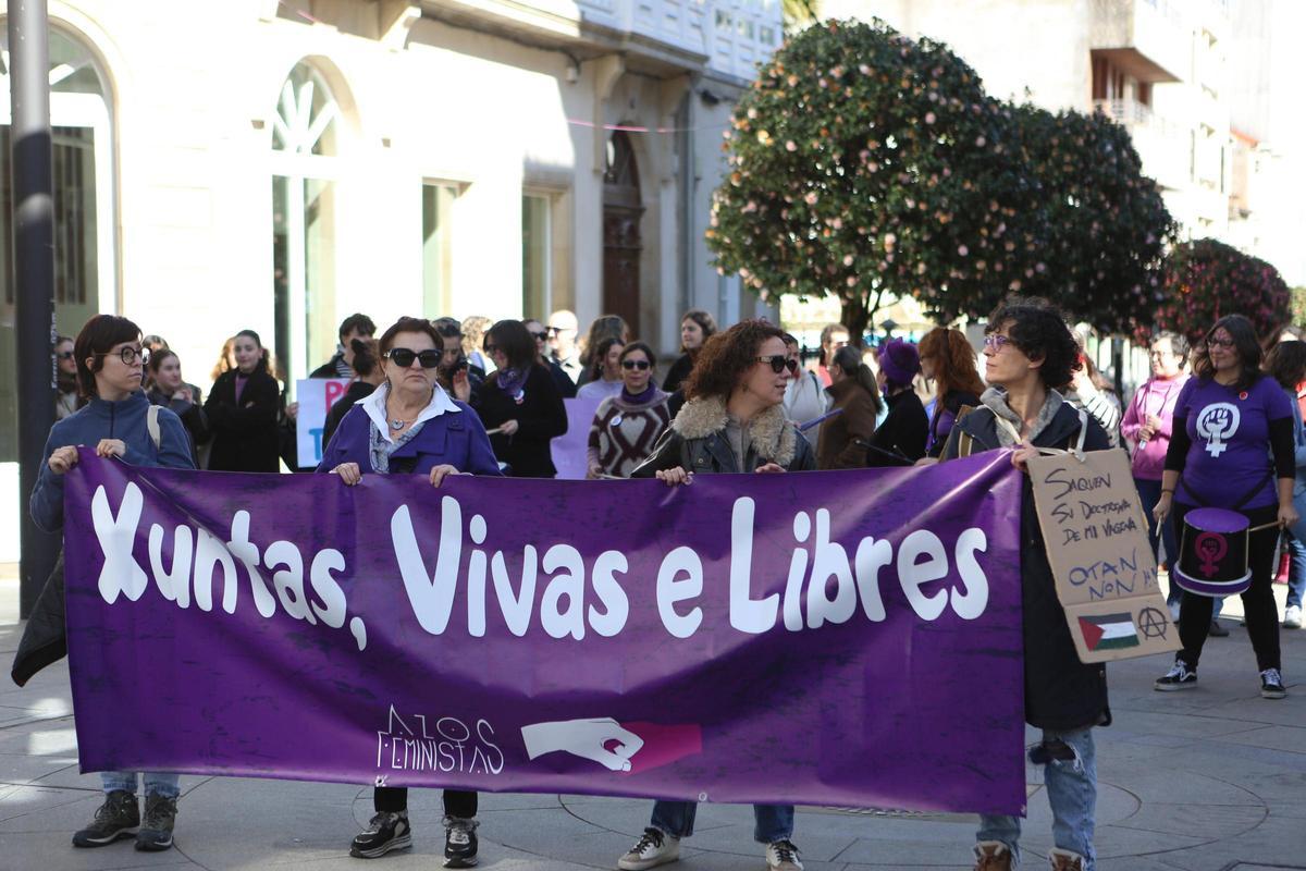 Manifestación do 8-M en Lalín. Azos feministas. 8 marzo 2026. Bernabé / Amanda de Castro