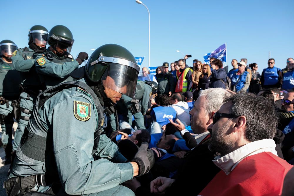 Tensión en la cárcel de Villena por la protesta de los funcionarios