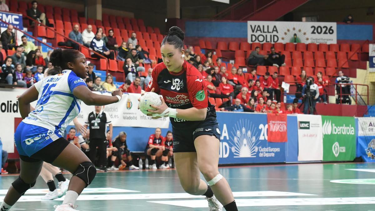 Un duelo frenético en el Pabellón Huerta del Rey entre Caja Rural Aula Valladolid y AtticGo Elche terminó con empate a 20 goles.