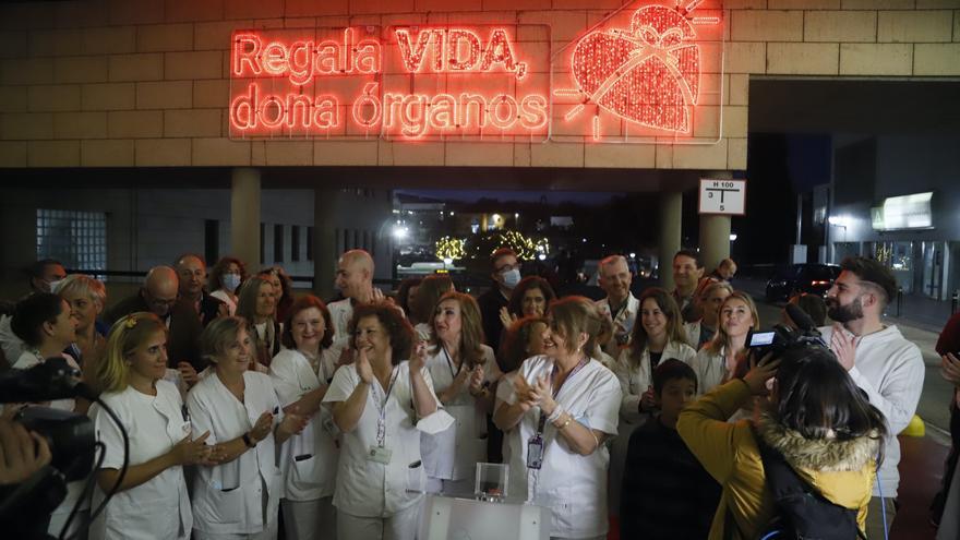 Inauguración del belén y la iluminación navideña del Hospital Reina Sofía de Córdoba